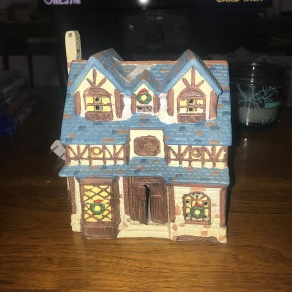 Dickens Collectables Antiques Store Hand Painted Porcelain Lighted House 38944 - Picture 1 of 6